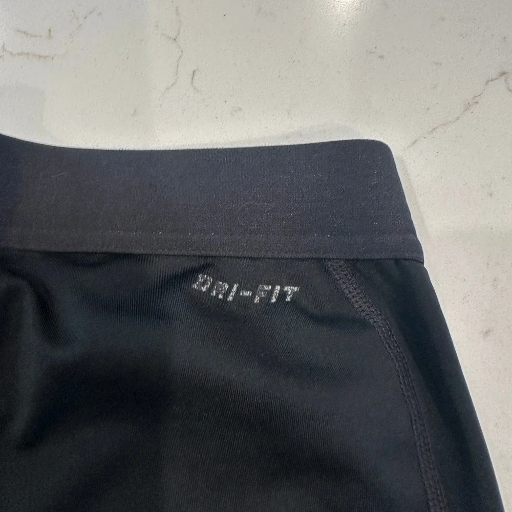 Nike Pro Dri-FIT Women Black Cropped Leggings Athletic Tights Size M 589366-010